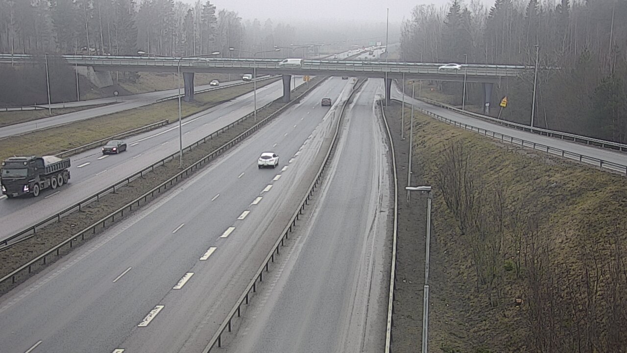 Weather Camera Image Road 102 Espoo, Sepänkylä, Espoo, Uusimaa