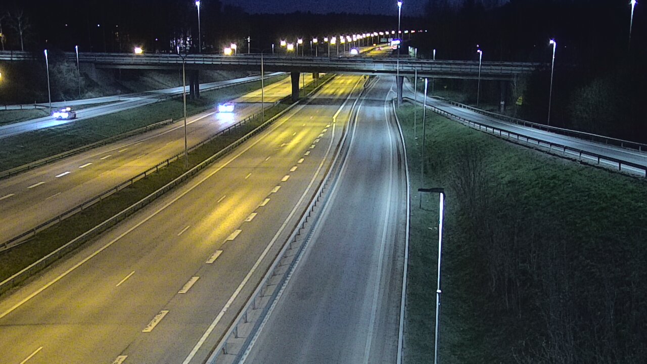 Weather Camera Image Road 102 Espoo, Sepänkylä, Espoo, Uusimaa
