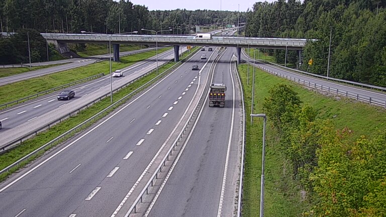 Weather Camera Image Road 102 Espoo, Sepänkylä, Espoo, Uusimaa