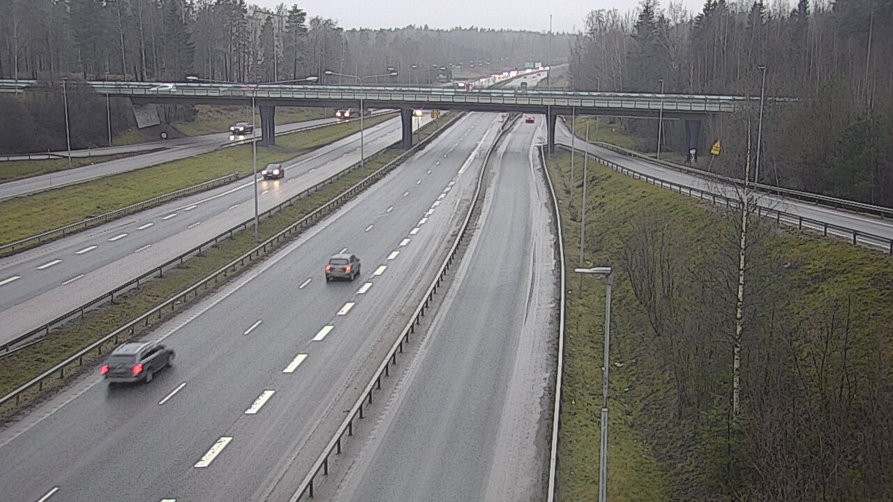 Weather Camera Image Road 102 Espoo, Sepänkylä, Espoo, Uusimaa