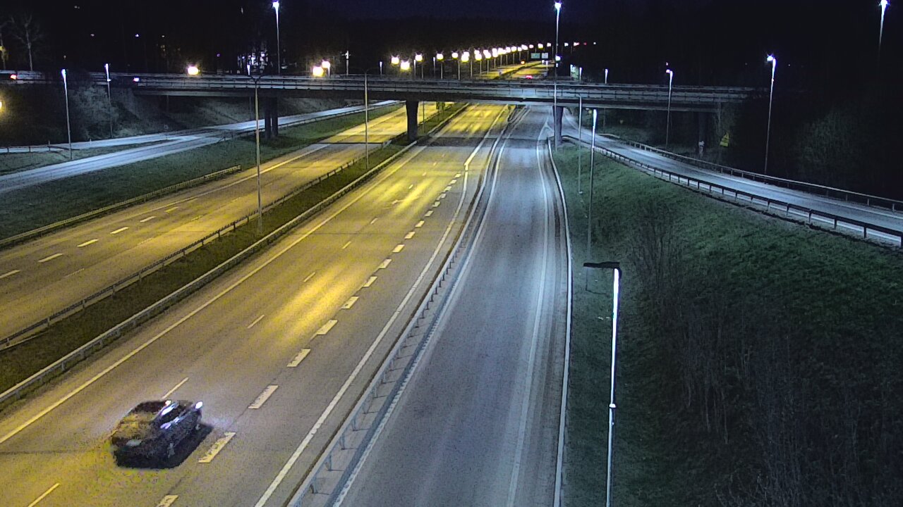 Weather Camera Image Road 102 Espoo, Sepänkylä, Espoo, Uusimaa