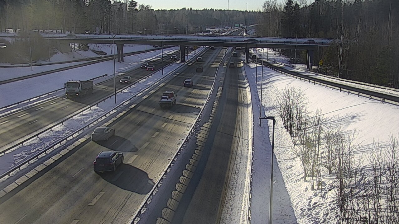 Weather Camera Image Road 102 Espoo, Sepänkylä, Espoo, Uusimaa