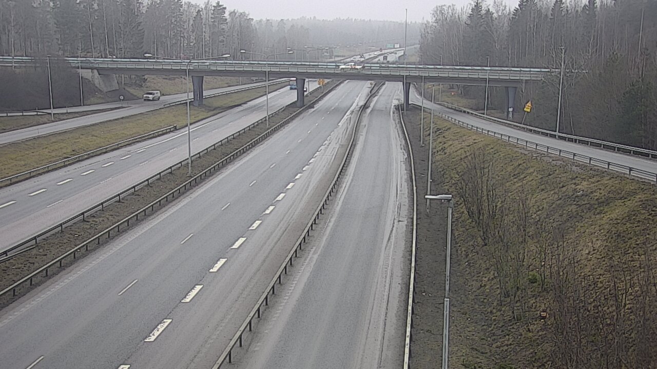Weather Camera Image Road 102 Espoo, Sepänkylä, Espoo, Uusimaa