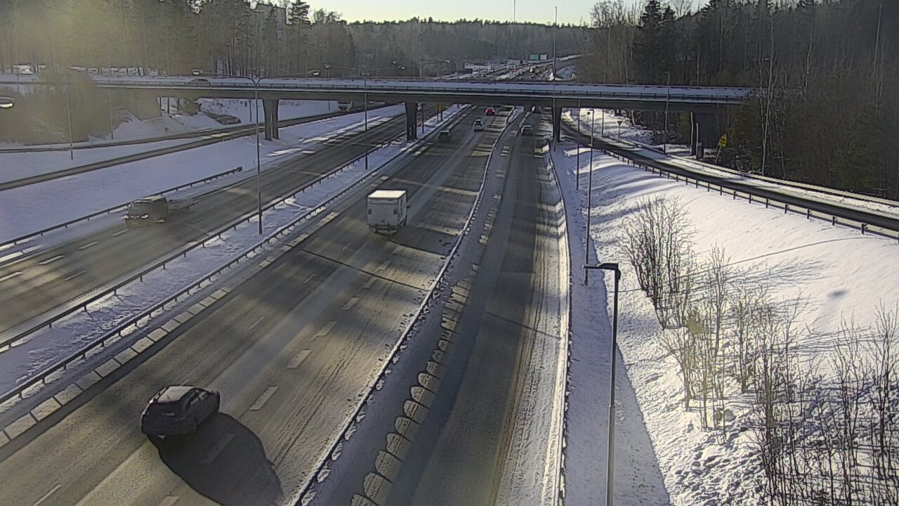 Weather Camera Image Road 102 Espoo, Sepänkylä, Espoo, Uusimaa