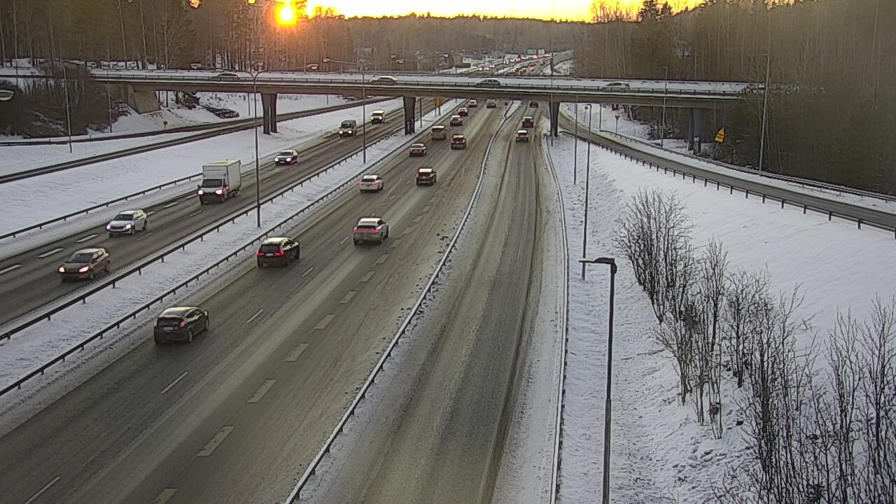Weather Camera Image Road 102 Espoo, Sepänkylä, Espoo, Uusimaa