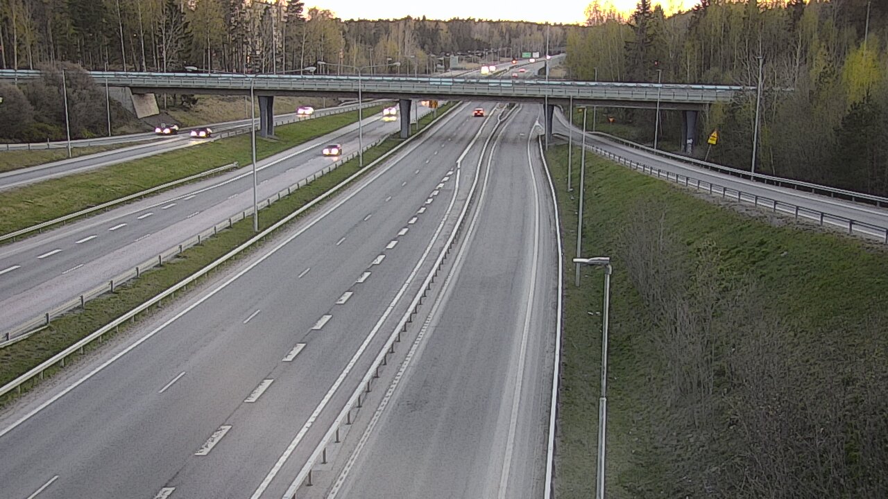 Weather Camera Image Road 102 Espoo, Sepänkylä, Espoo, Uusimaa