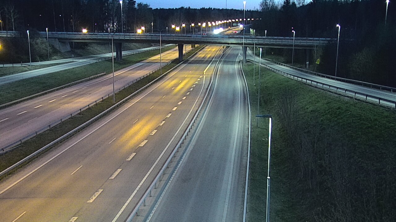 Weather Camera Image Road 102 Espoo, Sepänkylä, Espoo, Uusimaa