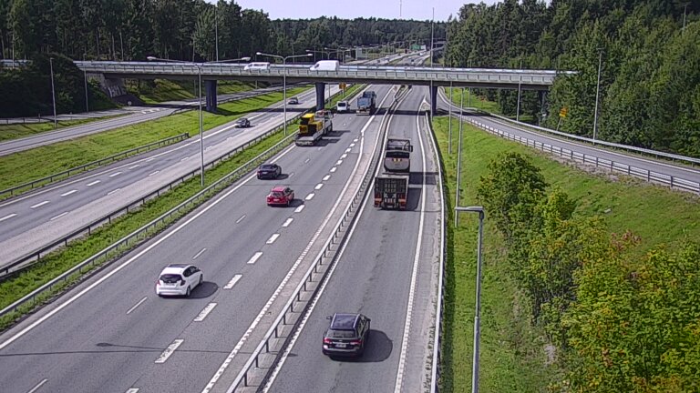 Weather Camera Image Road 102 Espoo, Sepänkylä, Espoo, Uusimaa