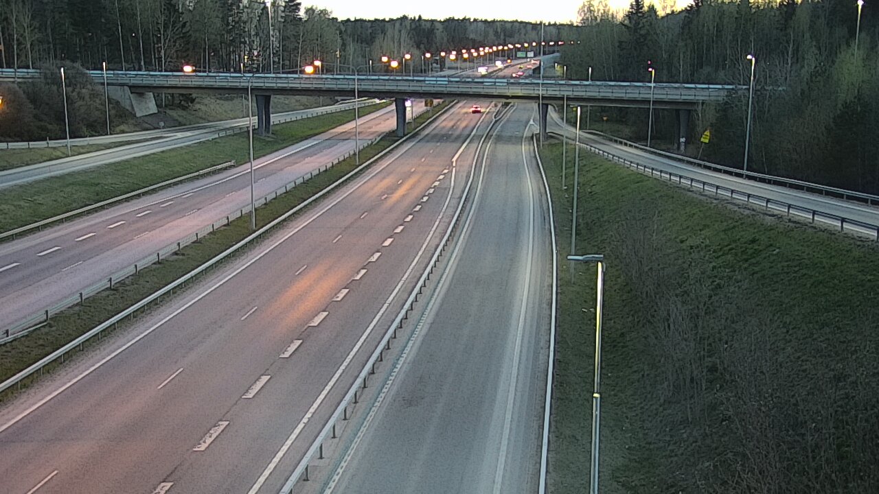 Weather Camera Image Road 102 Espoo, Sepänkylä, Espoo, Uusimaa