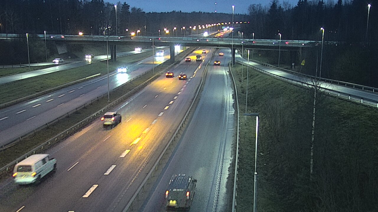 Weather Camera Image Road 102 Espoo, Sepänkylä, Espoo, Uusimaa