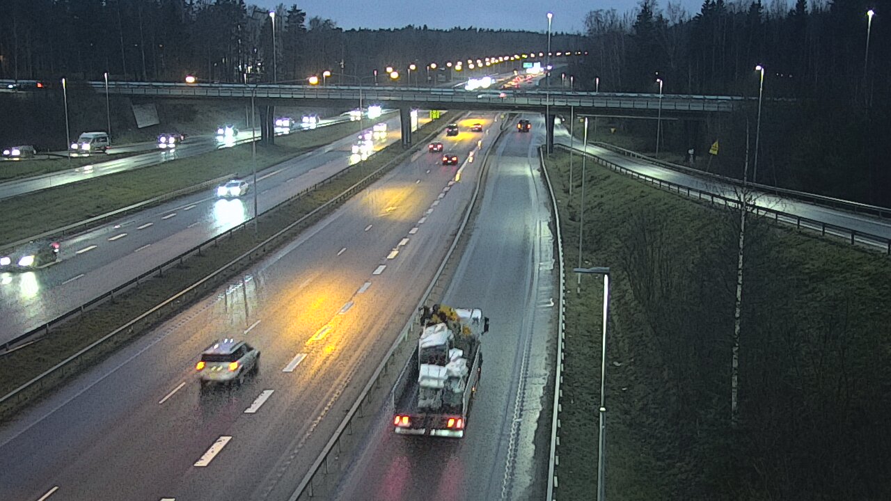 Weather Camera Image Road 102 Espoo, Sepänkylä, Espoo, Uusimaa