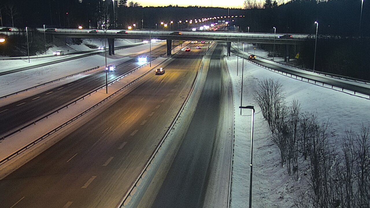 Weather Camera Image Road 102 Espoo, Sepänkylä, Espoo, Uusimaa