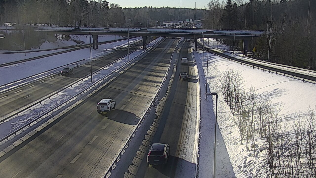 Weather Camera Image Road 102 Espoo, Sepänkylä, Espoo, Uusimaa