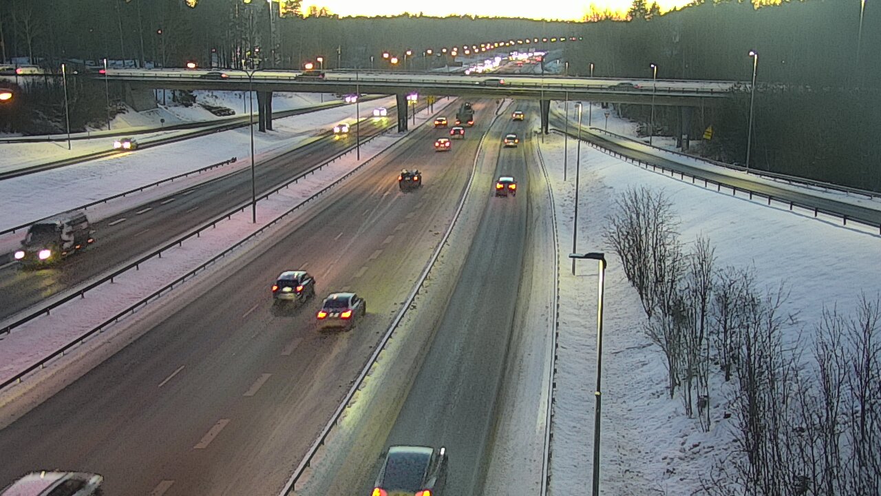 Weather Camera Image Road 102 Espoo, Sepänkylä, Espoo, Uusimaa