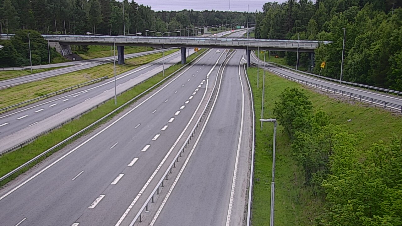 Weather Camera Image Road 102 Espoo, Sepänkylä, Espoo, Uusimaa