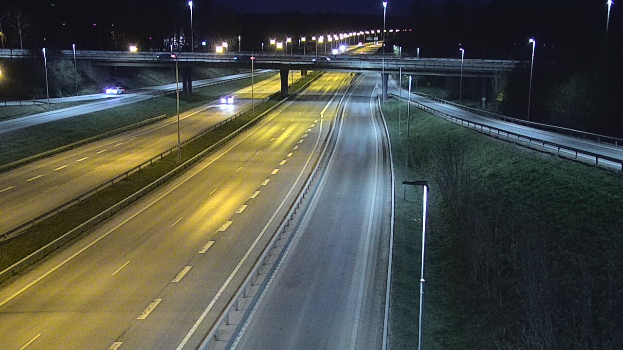 Weather Camera Image Road 102 Espoo, Sepänkylä, Espoo, Uusimaa