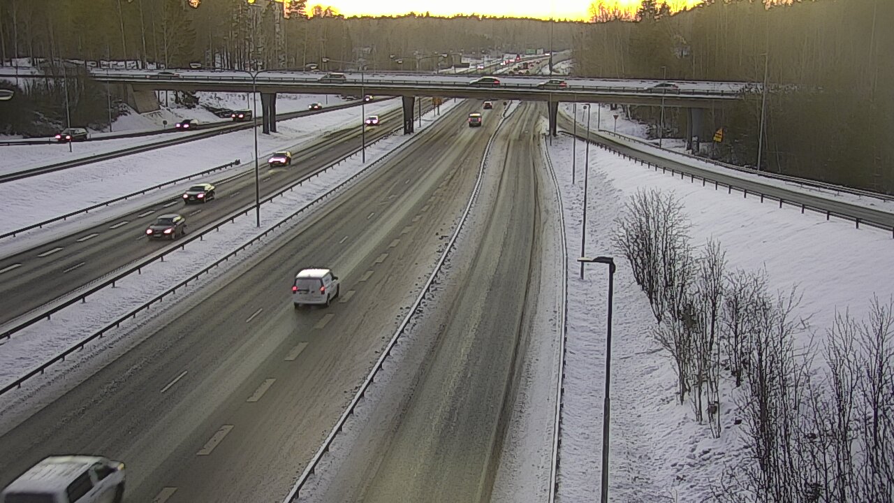Weather Camera Image Road 102 Espoo, Sepänkylä, Espoo, Uusimaa