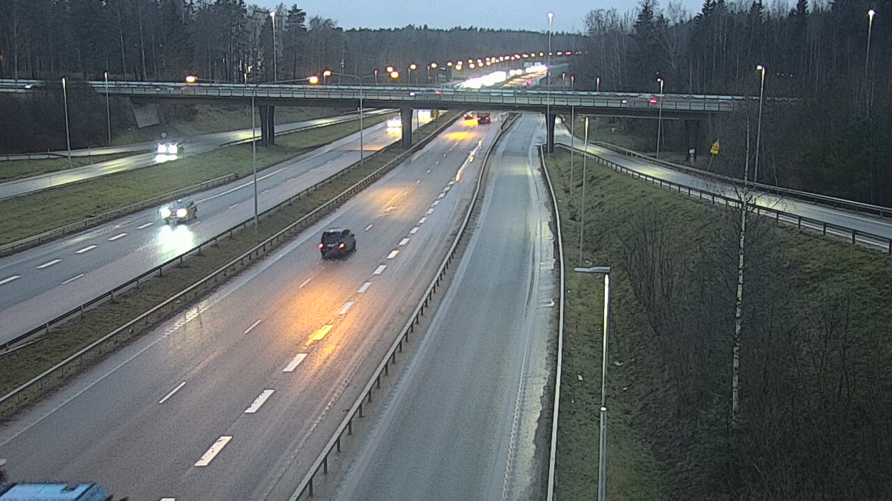 Weather Camera Image Road 102 Espoo, Sepänkylä, Espoo, Uusimaa