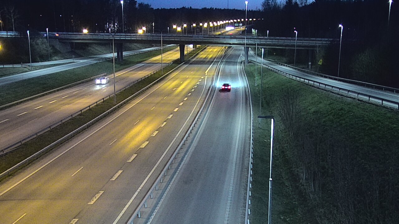 Weather Camera Image Road 102 Espoo, Sepänkylä, Espoo, Uusimaa