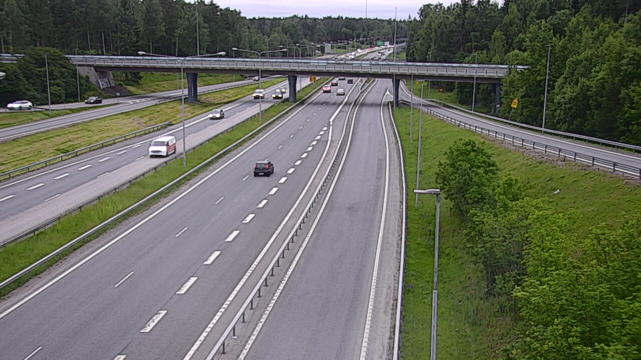 Weather Camera Image Road 102 Espoo, Sepänkylä, Espoo, Uusimaa
