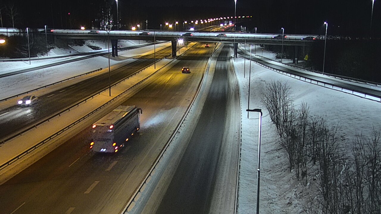 Weather Camera Image Road 102 Espoo, Sepänkylä, Espoo, Uusimaa
