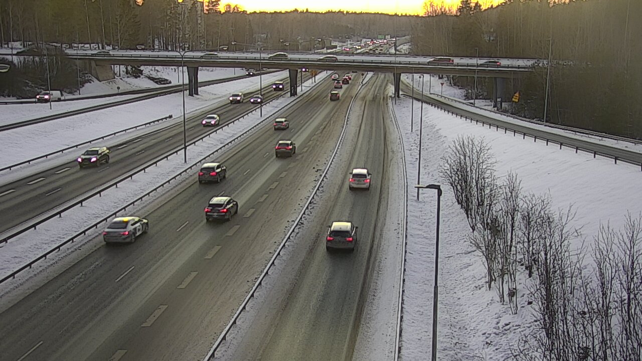 Weather Camera Image Road 102 Espoo, Sepänkylä, Espoo, Uusimaa