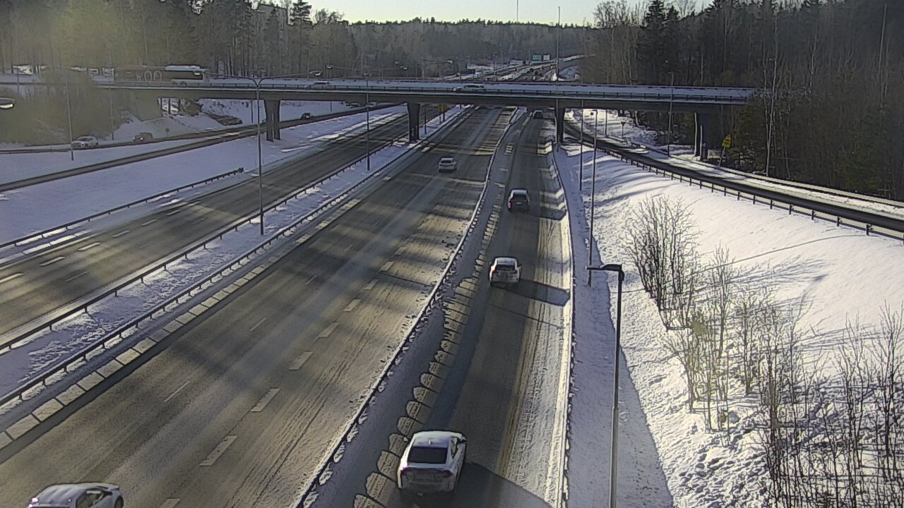 Weather Camera Image Road 102 Espoo, Sepänkylä, Espoo, Uusimaa