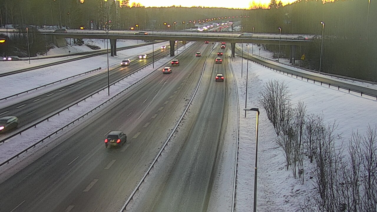 Weather Camera Image Road 102 Espoo, Sepänkylä, Espoo, Uusimaa