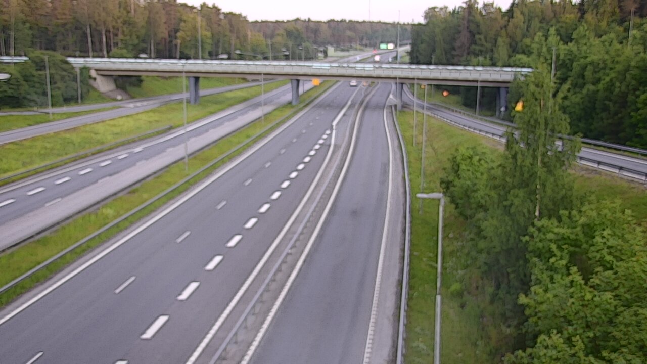 Weather Camera Image Road 102 Espoo, Sepänkylä, Espoo, Uusimaa