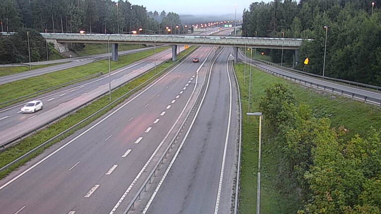 Weather Camera Image Road 102 Espoo, Sepänkylä, Espoo, Uusimaa