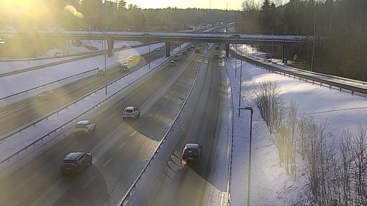Weather Camera Image Road 102 Espoo, Sepänkylä, Espoo, Uusimaa