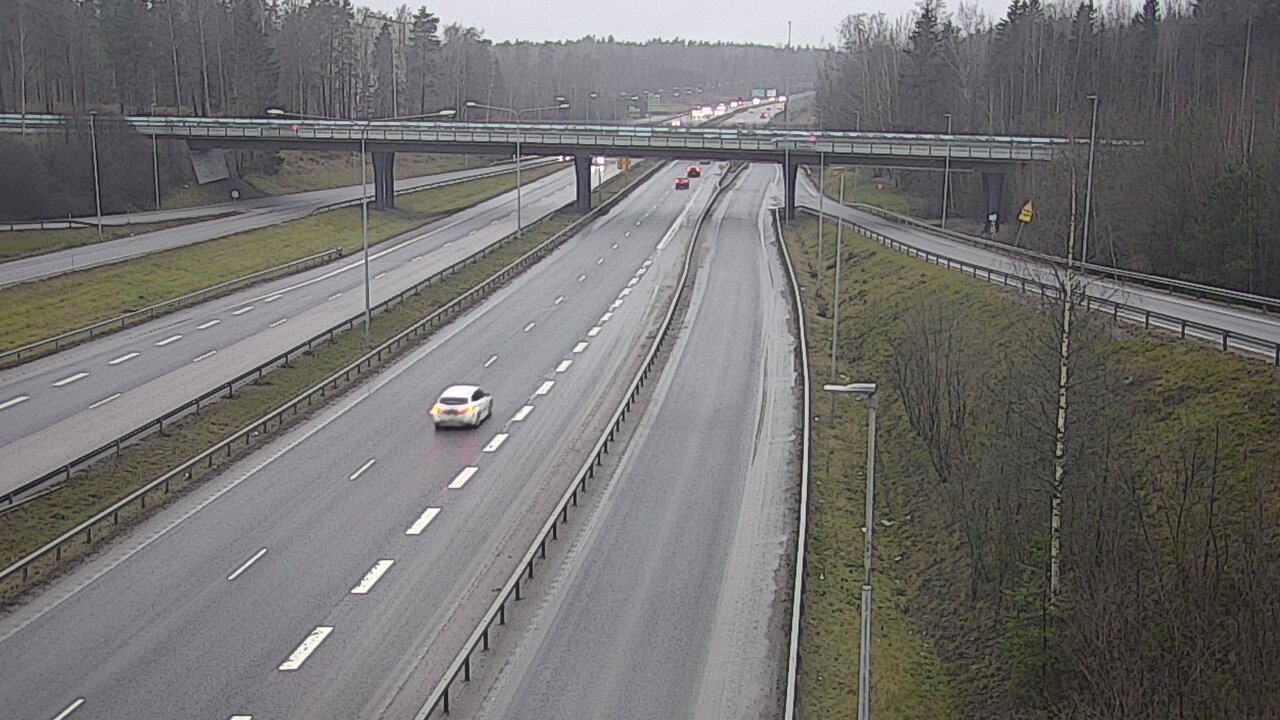 Weather Camera Image Road 102 Espoo, Sepänkylä, Espoo, Uusimaa