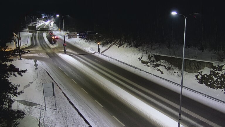 Weather Camera Image Road 102 Espoo, Karapellontie, Espoo, Uusimaa