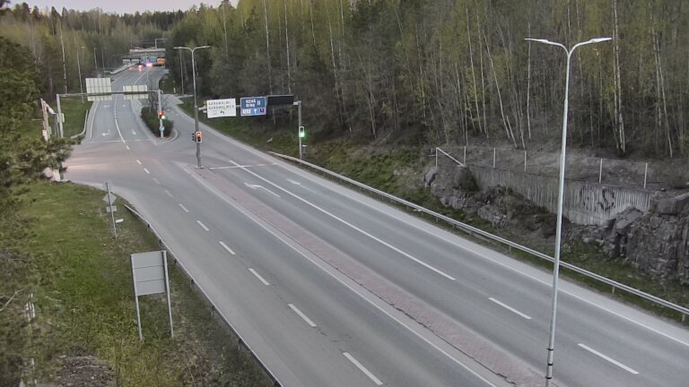 Weather Camera Image Road 102 Espoo, Karapellontie, Espoo, Uusimaa