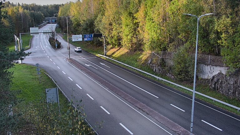 Weather Camera Image Road 102 Espoo, Karapellontie, Espoo, Uusimaa
