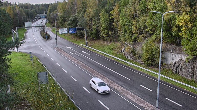 Weather Camera Image Road 102 Espoo, Karapellontie, Espoo, Uusimaa