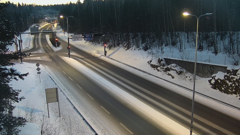 Weather Camera Image Road 102 Espoo, Karapellontie, Espoo, Uusimaa