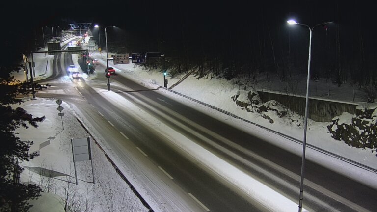 Weather Camera Image Road 102 Espoo, Karapellontie, Espoo, Uusimaa