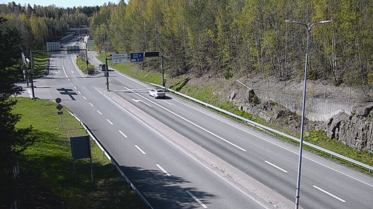 Weather Camera Image Road 102 Espoo, Karapellontie, Espoo, Uusimaa