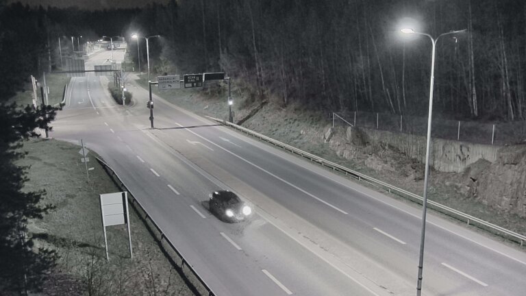 Weather Camera Image Road 102 Espoo, Karapellontie, Espoo, Uusimaa