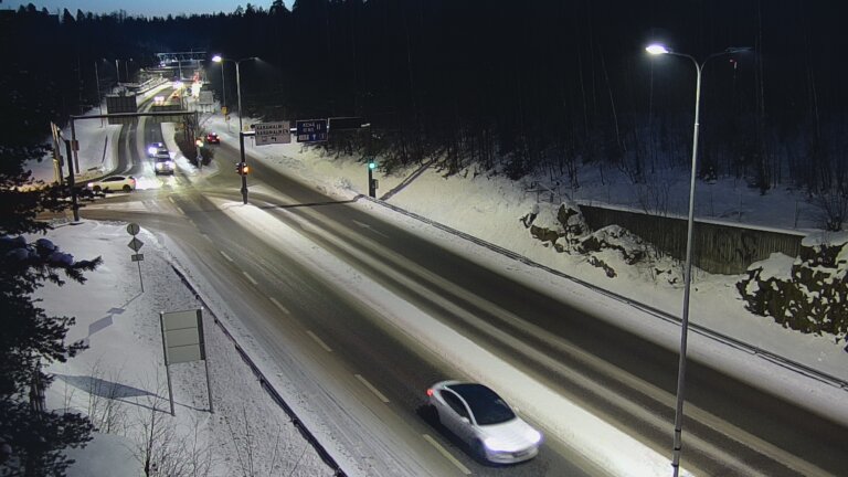 Weather Camera Image Road 102 Espoo, Karapellontie, Espoo, Uusimaa
