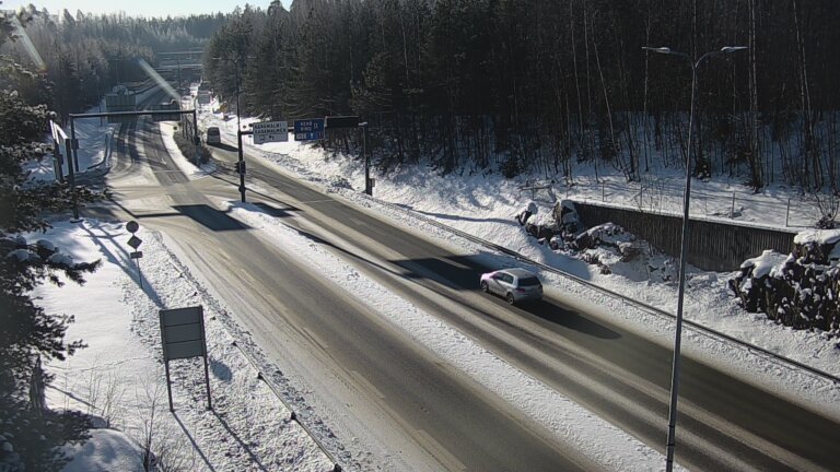 Weather Camera Image Road 102 Espoo, Karapellontie, Espoo, Uusimaa