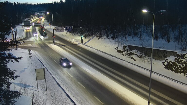 Weather Camera Image Road 102 Espoo, Karapellontie, Espoo, Uusimaa