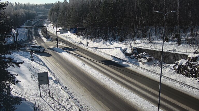 Weather Camera Image Road 102 Espoo, Karapellontie, Espoo, Uusimaa