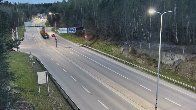 Weather Camera Image Road 102 Espoo, Karapellontie, Espoo, Uusimaa