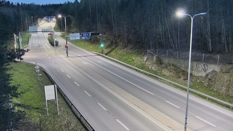 Weather Camera Image Road 102 Espoo, Karapellontie, Espoo, Uusimaa