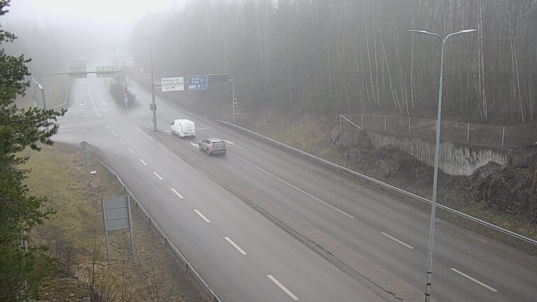 Weather Camera Image Road 102 Espoo, Karapellontie, Espoo, Uusimaa