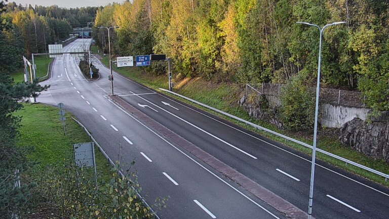 Weather Camera Image Road 102 Espoo, Karapellontie, Espoo, Uusimaa