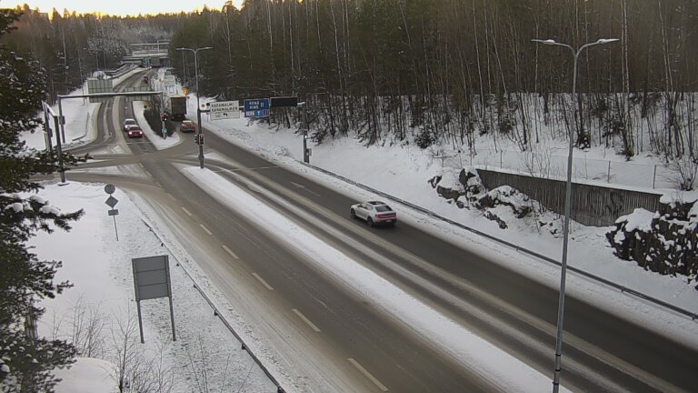 Weather Camera Image Road 102 Espoo, Karapellontie, Espoo, Uusimaa