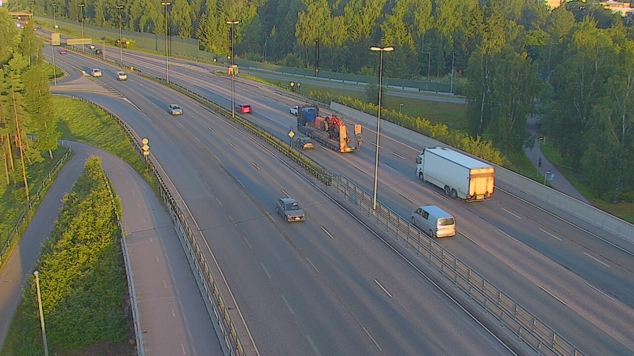 Weather Camera Image Road 101 Helsinki, Vihdintien risteys, Helsinki, Uusimaa